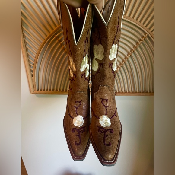 NOMAD Women’s NWOT Brown Floral Trendy Embroidered Cowboy Western Boots - Picture 4 of 10